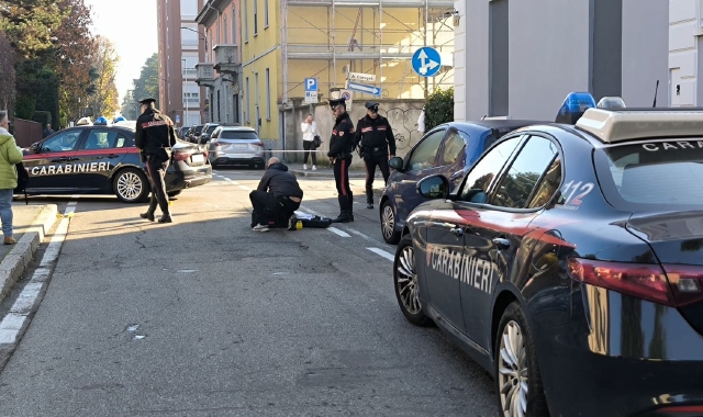 Sparatoria questa mattina in via Parini a Saronno (foto Blitz)