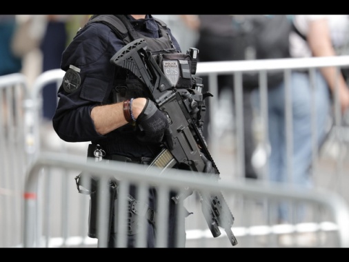 Liberati i 4 ostaggi nel ristorante a Parigi, fermato l'autore