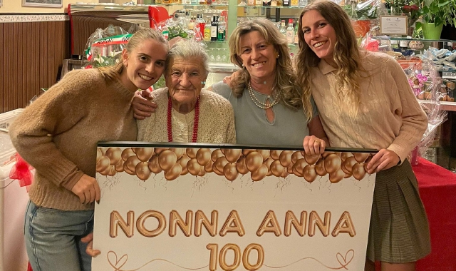 Un momento della festa per i 100 anni di Anna Possi