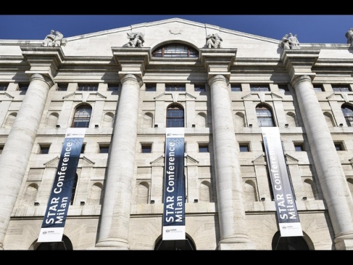 Borsa: Milano apre in calo, -0,93%