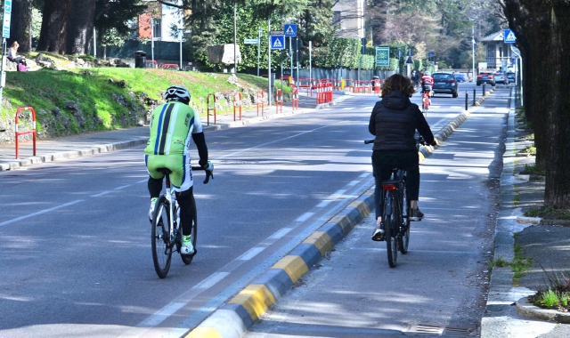 Incidente tra scooter e bicicletta: ha la peggio il motociclista