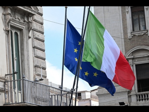 Ey, investimenti esteri in calo ma l'Italia resta attrattiva