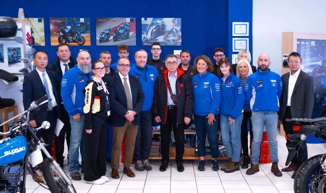 Toshihiro Suzuki fa visita a Ceriani durante EICMA 2024 1
