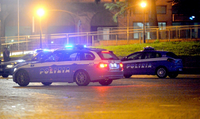 L’intervento delle forze dell’ordine in piazza Repubblica per sedare una rissa serale