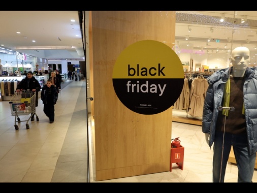 Confcommercio, al black friday più shopping per gli italiani