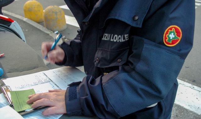 A processo un ex agente della polizia locale di Busto Arsizio