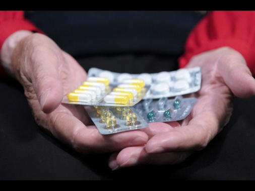 Cresce povertà sanitaria, 463 mila chiedono aiuto per i farmaci