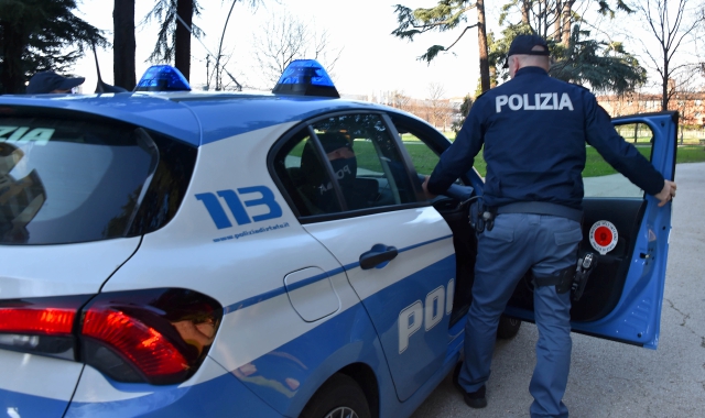 Egiziano ricercato, tradito dall’auto senza assicurazione
