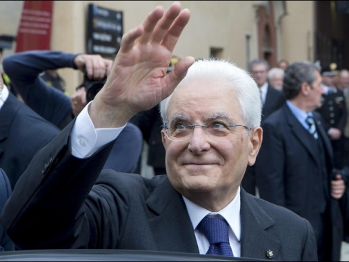 Mattarella, va assicurato al lavoro il giusto compenso