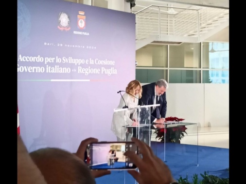 Puglia firma l'Accordo di coesione, 6,5 miliardi per lo sviluppo