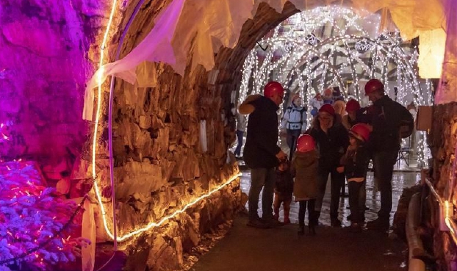 Apre oggi la Grotta di Babbo Natale a Ornavasso, una delle attrazioni più conosciute del Nord Italia, che richiama tantissimi lombardi per il fascino dell’installazione