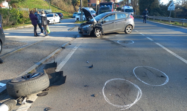 Invade la corsia opposta, frontale sulla Statale 34
