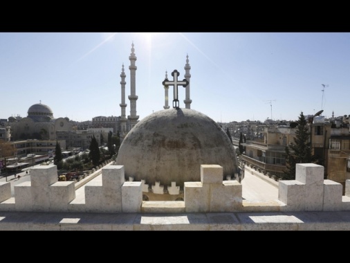 Mons. Jallouf, tutti vescovi di Aleppo abbiamo deciso di restare