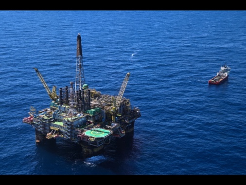 Prezzo del petrolio in rialzo, Wti a 68,62 dollari al barile