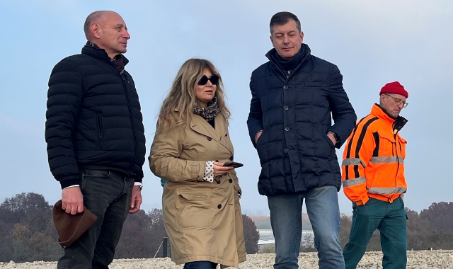 Veronica Deriu in discarica con Zappamiglio (a destra) e l’Ad di Econord De Stefano (Redazione)