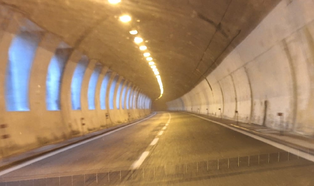 Manutenzione ai tunnel, chiusure sulla A26
