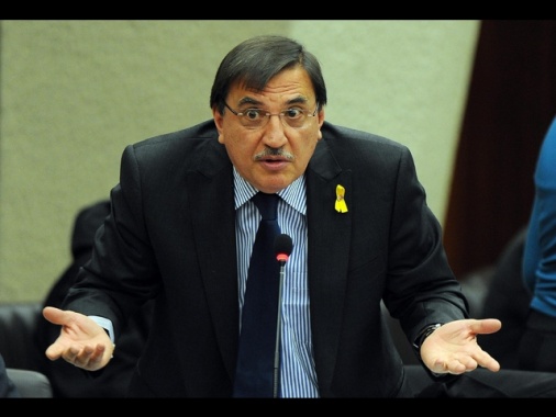 Scontro Romano La Russa-opposizioni, caos in Consiglio Lombardia