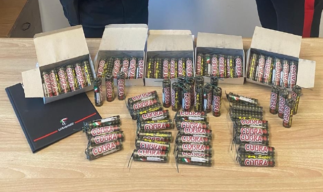 I carabinieri hanno sequestrato 74 candelotti esplosivi