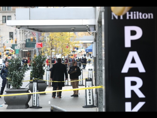 Killer di Ny, investigatori trovano una bottiglia e un telefono