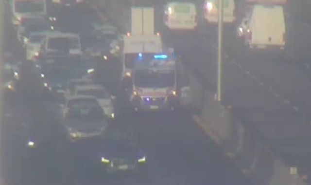 L’intervento dell’ambulanza ripreso dalla webcam di società Autostrade