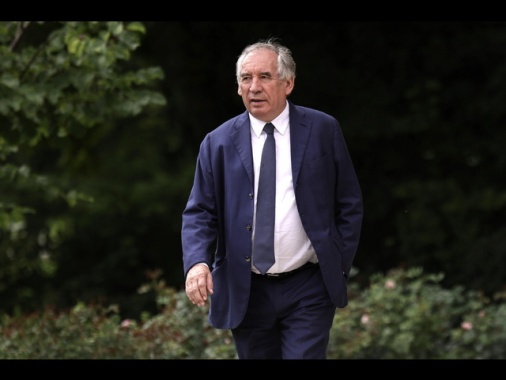Macron verso la scelta del premier, riflettori su Bayrou