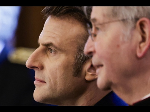 Macron, resterò fino alla fine del mio mandato