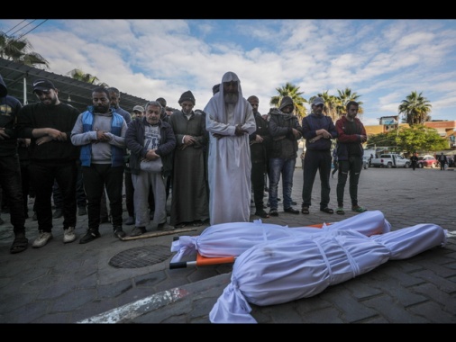 Al Jazeera, 'almeno 3 morti in un raid israeliano su Gaza'