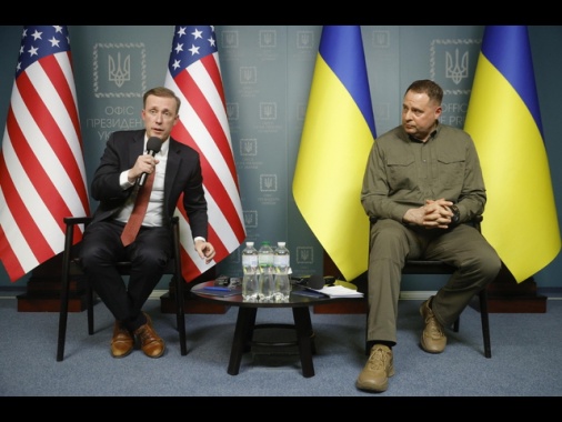Media, Casa Bianca promette a Kiev 'una valanga di armi'