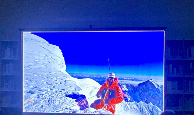 Sulla vetta del K2, pienone a Daverio