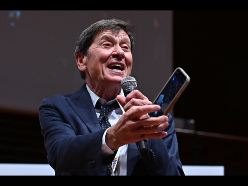 Gianni Morandi compie 80 anni, una vita 'a 100 all'ora'