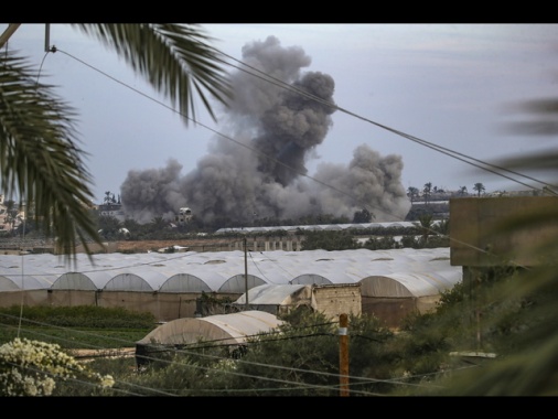 Media, l'Idf attacca laboratori di armi chimiche a Damasco