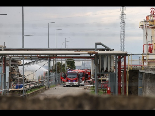 Calenzano, 'incendio sotto controllo, spente le fiamme'