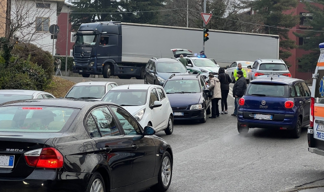 Varese, incidente e traffico paralizzato