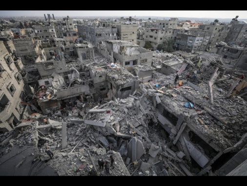 Media, almeno 26 morti a Gaza in nuovi raid di Israele