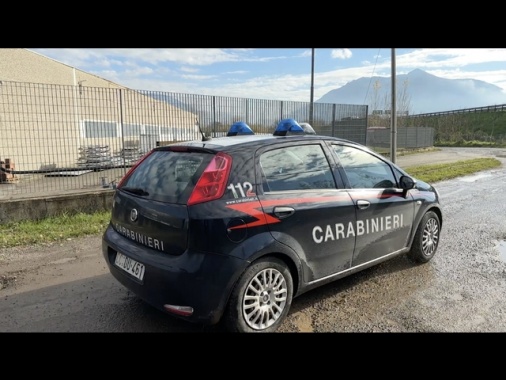 Cadono dal tetto, un operaio morto ed un altro ferito