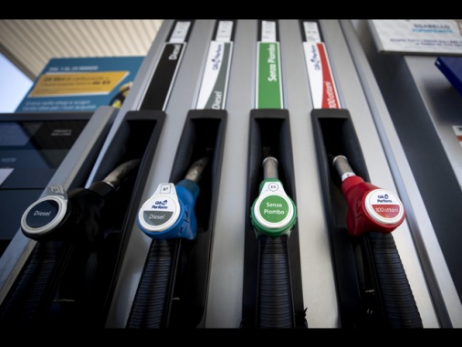 Movimenti al rialzo per i carburanti