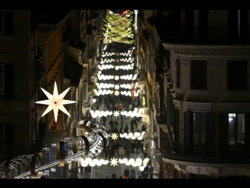 Confocommercio, per Natale la spesa media sarà di 207 euro