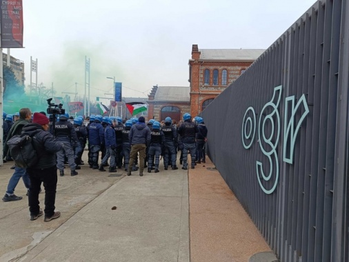 Scontri a Torino al corteo degli studenti