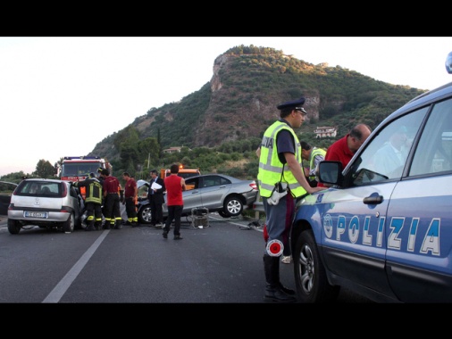 Auto contro cisterna nel Palermitano, due morti e tre feriti