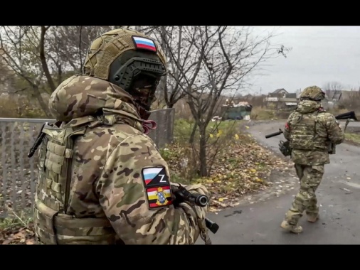 Kiev: 8 russi uccisi da 'fuoco amico' nordcoreano nel Kursk