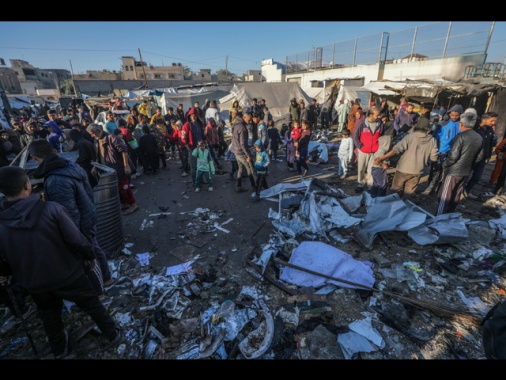Media, almeno 14 morti in nuovi raid di Israele su Gaza