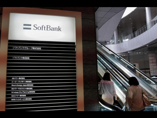 Trump, da Softbank investimento storico di 100 miliardi