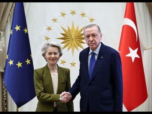 Erdogan, aspettiamo da Ue fondi per rimpatriare i siriani