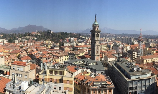 Panoramica della città di Varese dall’alto (foto Archivio)
