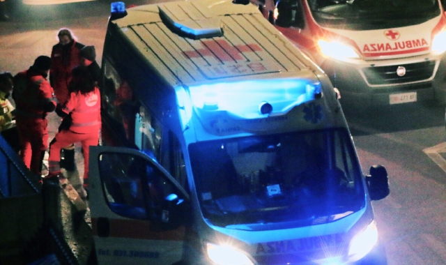 Sul posto sono intervenute anche due ambulanze (foto Archivio)