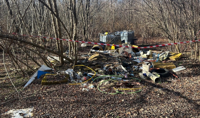 Discarica abusiva nei boschi di Samarate