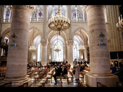 Notre-Dame a Parigi ospita le prime messe di Natale dopo il rogo