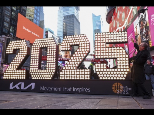 New York, conto alla rovescia per le insegne al neon