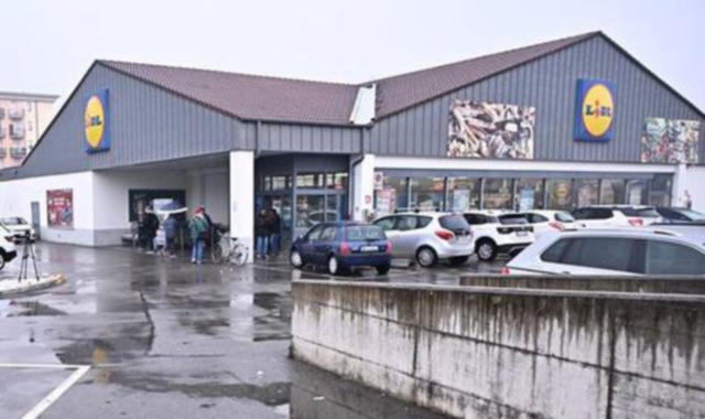 L’accoltellamento è avvenuto nel parcheggio di un supermercato Lidl