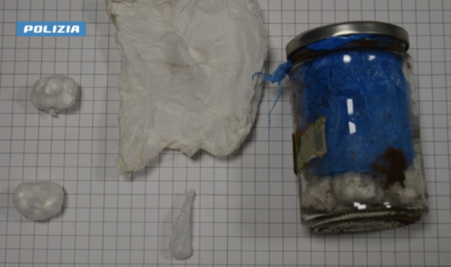 La cocaina sequestrata allo spacciatore